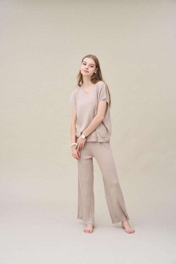 Fresh milk tea knit suit