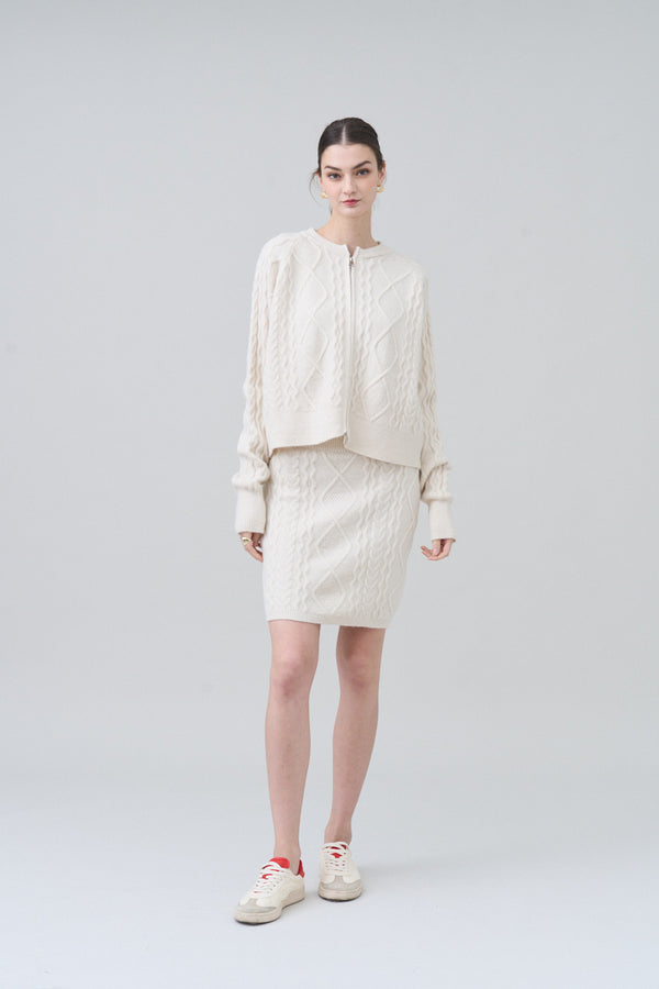 Twist knitted skirt suit